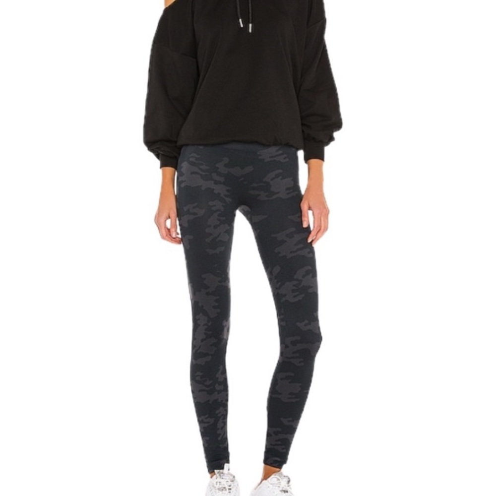 Anthropologie‎ look at me now camo grey leggings